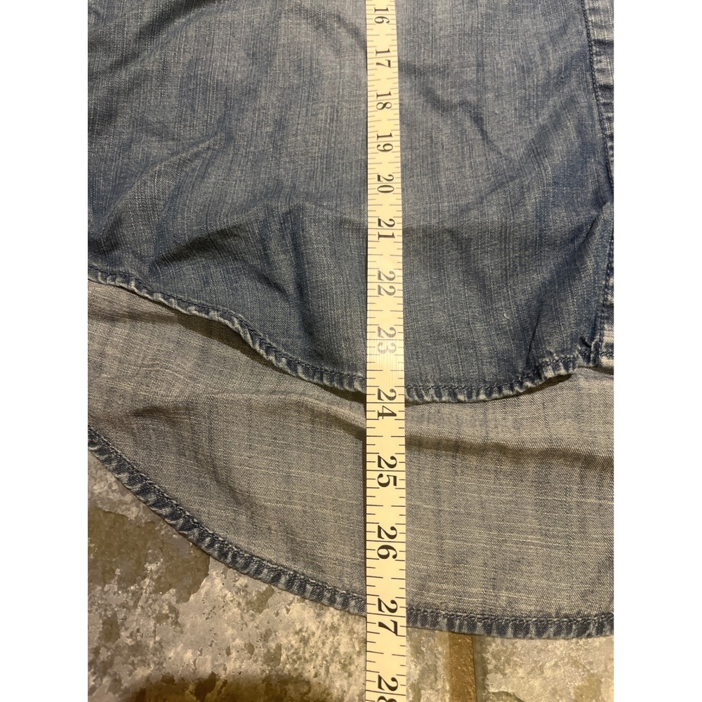 Chicos Women's Petite Size 2 Blue Denim Chambray Shirt Long Sleeve Roll Tab - Picture 6 of 7